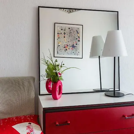 Veeve - Canal Saint Martin Pad Apartment