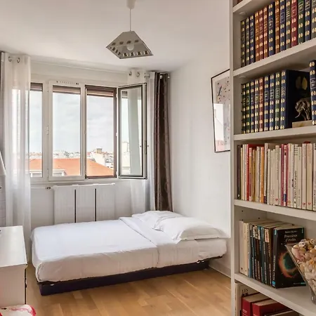 Veeve - Canal Saint Martin Pad Apartment Paris
