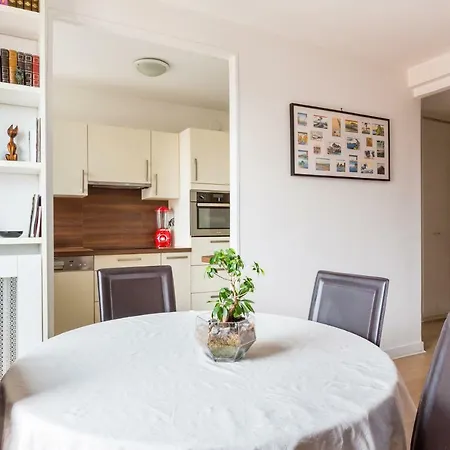 Veeve - Canal Saint Martin Pad Apartment Paris